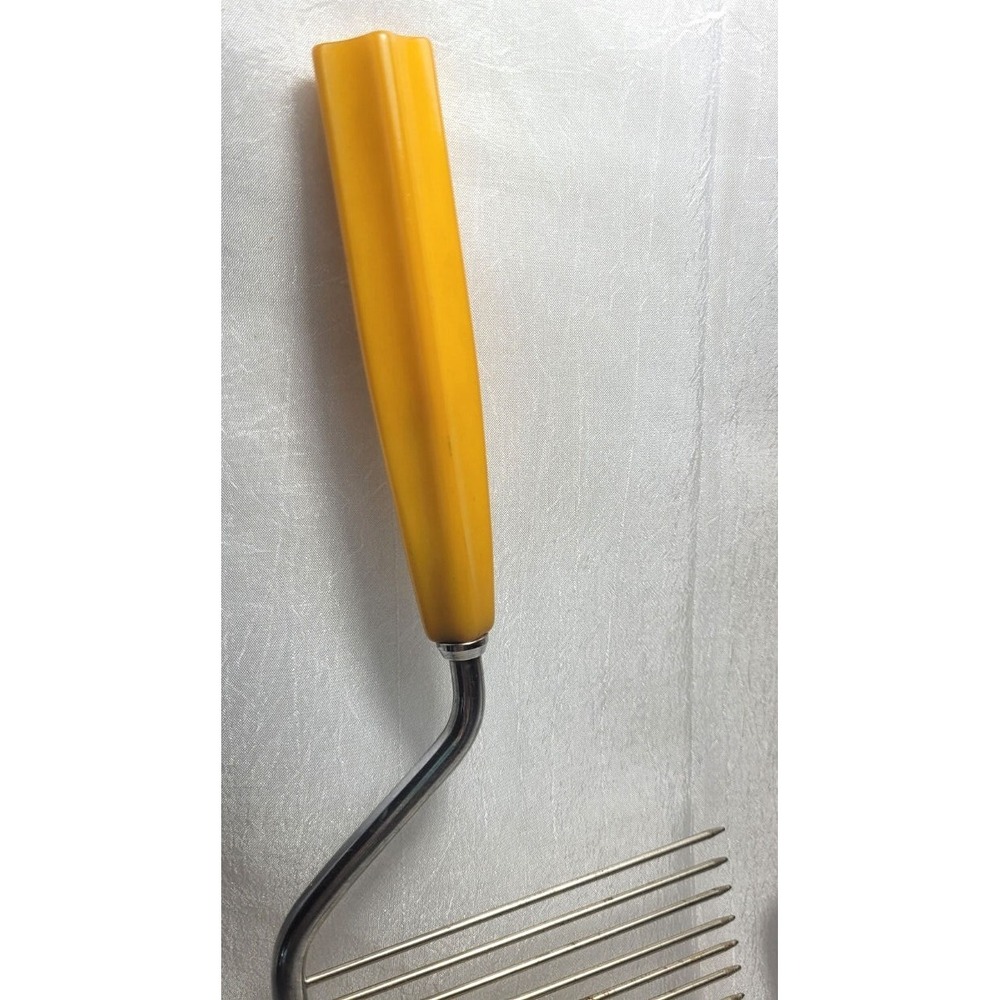LOT 4 Vintage Yellow Bakelite Kitchen Utensils: Cake Slicer, Bottle Opener, + - Picture 3 of 6